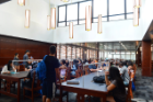 在新装修的Silverman图书馆内，21世纪的“学习景观”，具有创新的学习空间，高科技教室，多媒体套房等